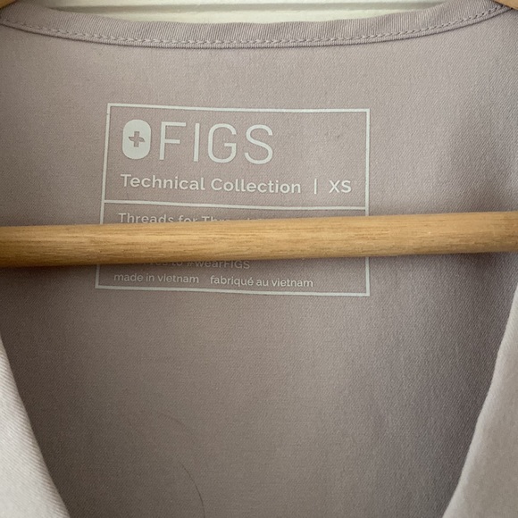 Figs Slate (sold out color) size x-small Casma 3 pocket scrub top. - Picture 3 of 8